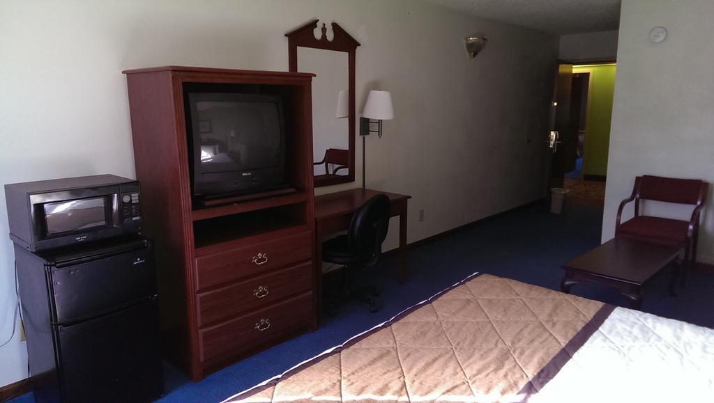 Magnuson Hotel Lawrenceville Bagian luar foto
